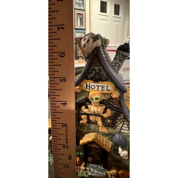 Porcelain Spooky Hotel – Perfect for Halloween Decor‎ - Picture 2 of 13
